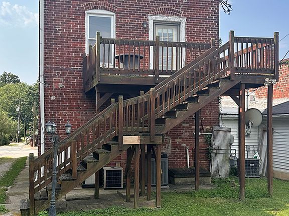 3rd image of 147 E Main St