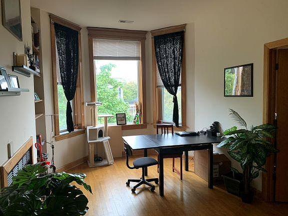 2nd image of 4019 N Kenmore Ave APT 3