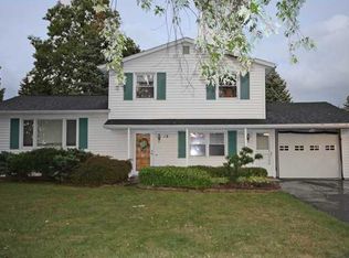 18 Bobbie Dr, Rochester, NY 14606