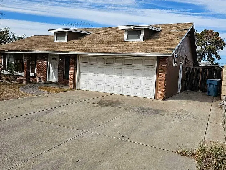 7716 W Cora Ln — Photo 1