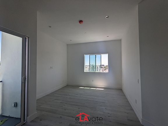 5th image of 924 S Catalina St #506