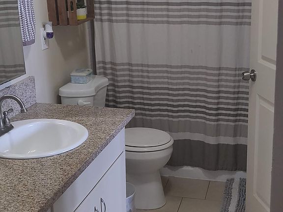 3rd image of 5725-27 Reseda Blvd #24