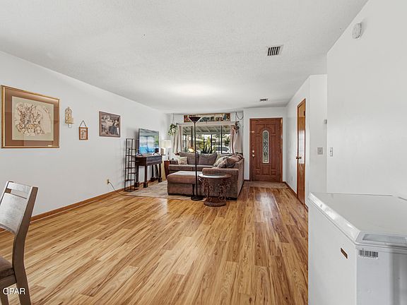 3rd image of 911 Bradley Cir
