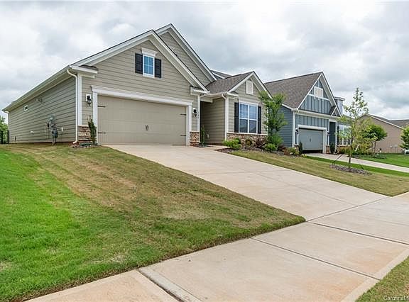 3rd image of 109 Margo Ln