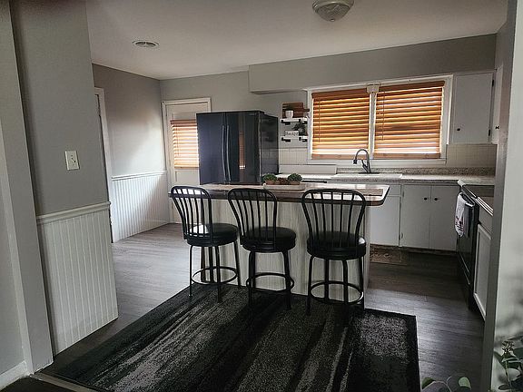 3rd image of 80 Faircrest Dr