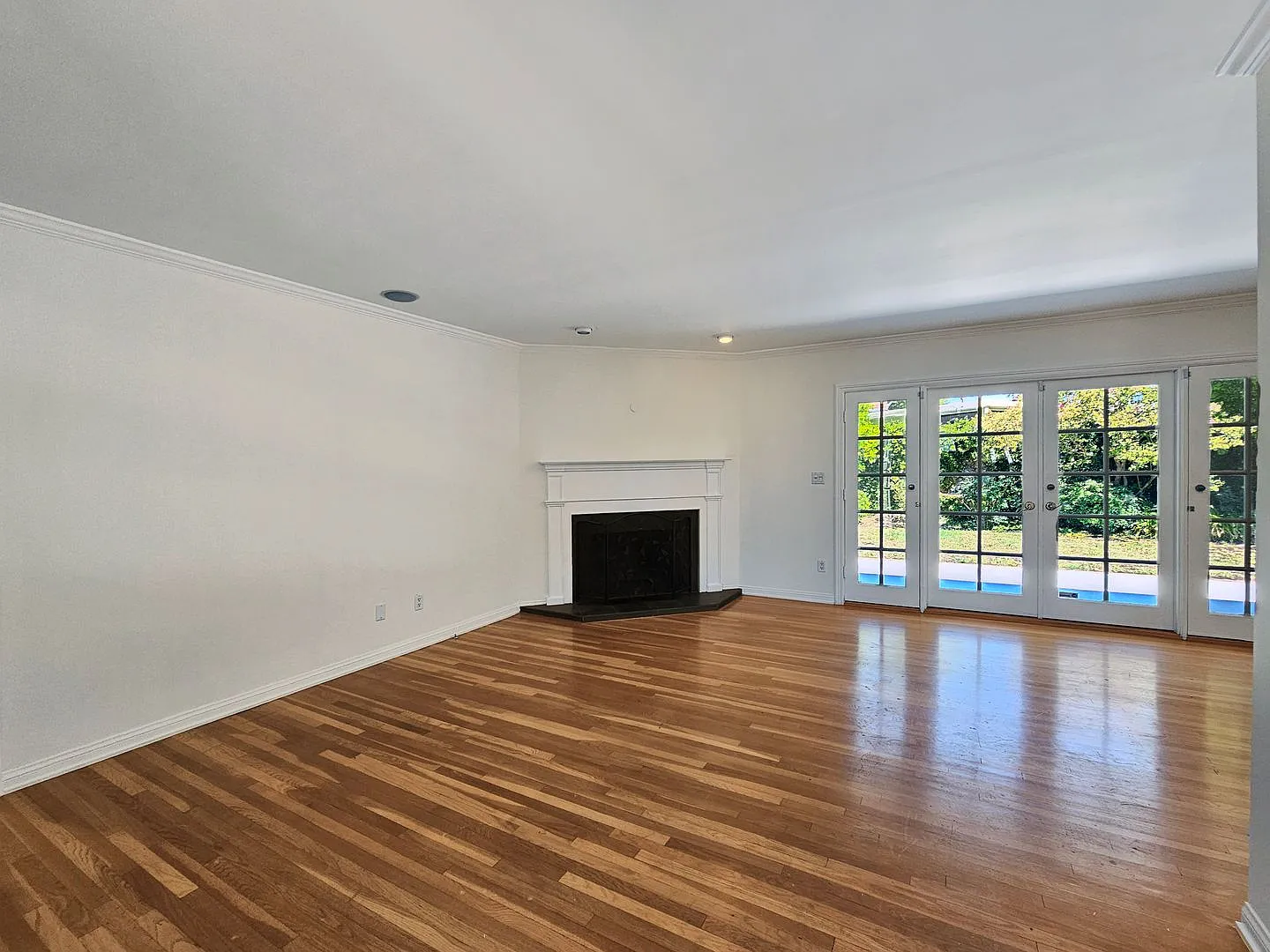 Charming 3BR/2BA in Encino — Photo 2