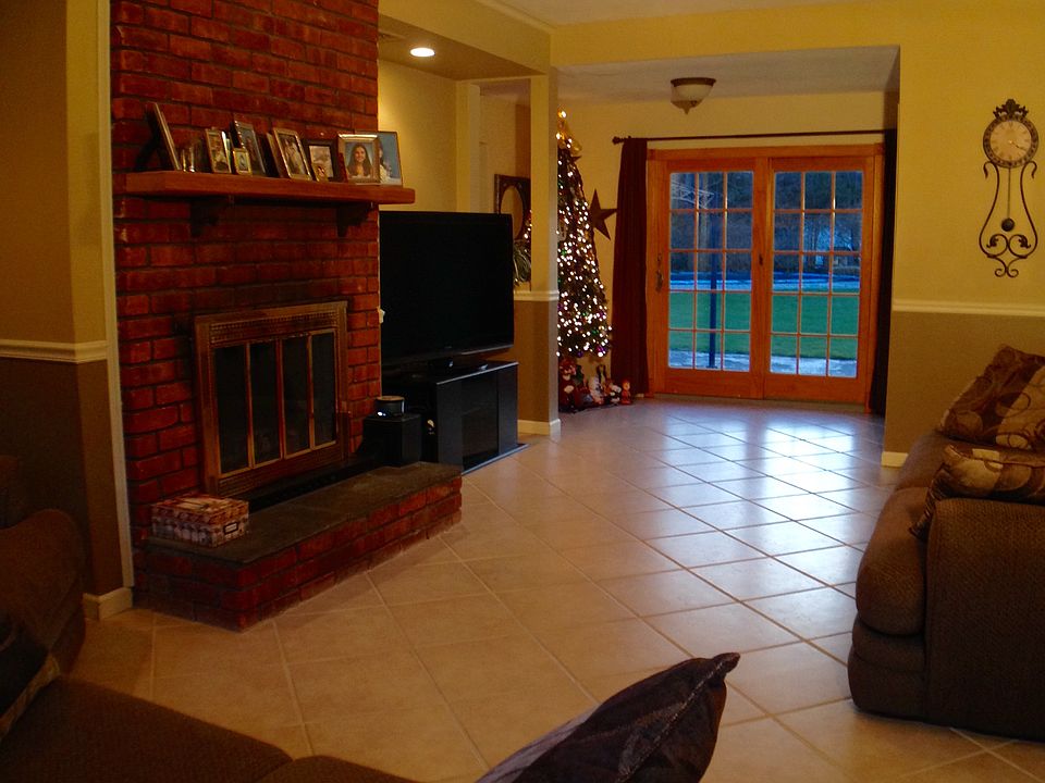 1st image of 4 Kingfisher Dr