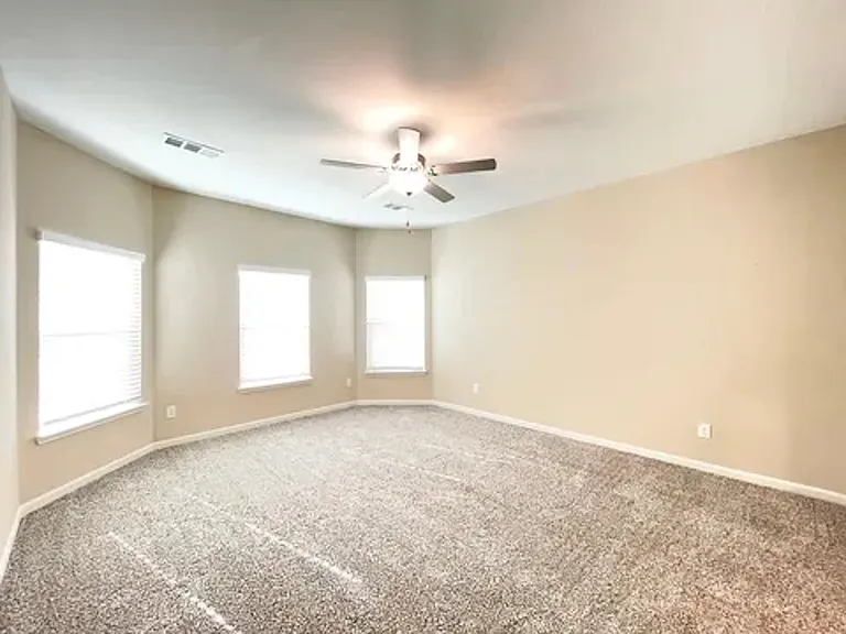 1702 Sandalwood Way — Photo 6