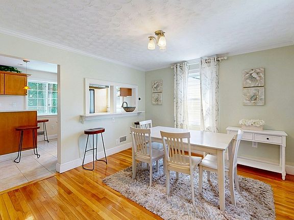 5th image of 440 Huntington Ave