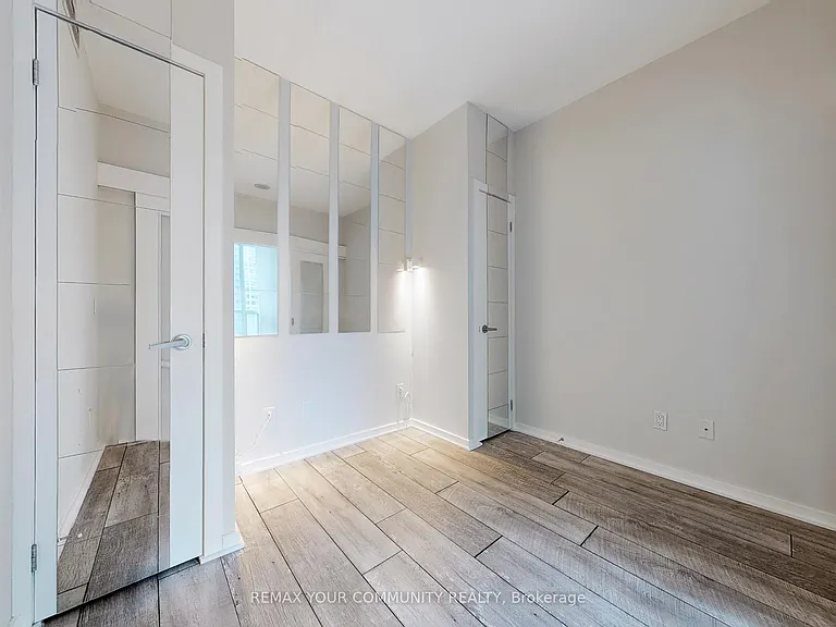 208 Queens Quay St W #2212 — Photo 14