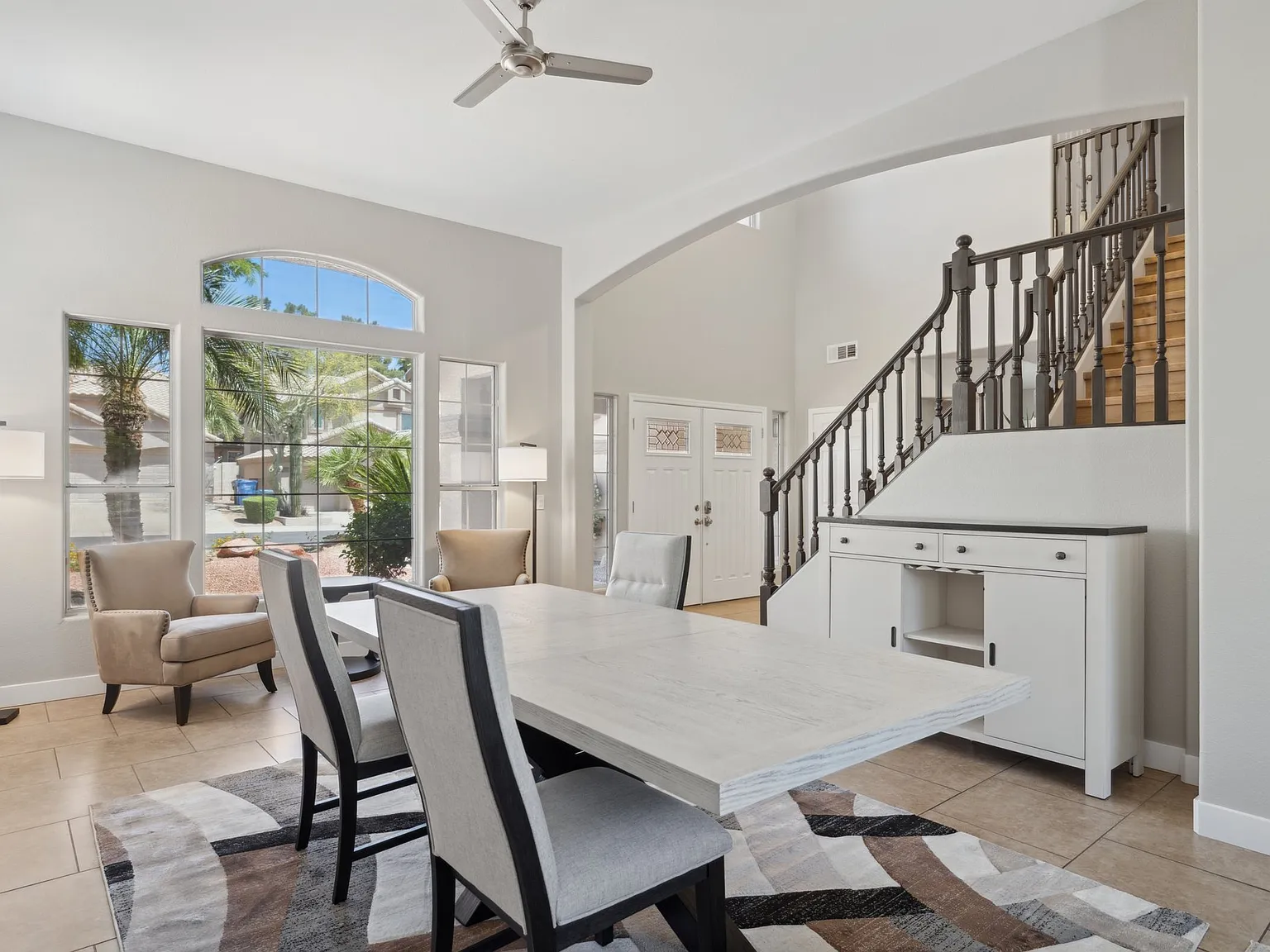 4 bed, 2827 sqft, $4,699 — Photo 4