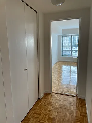 Rented by Solow Realty | media 9