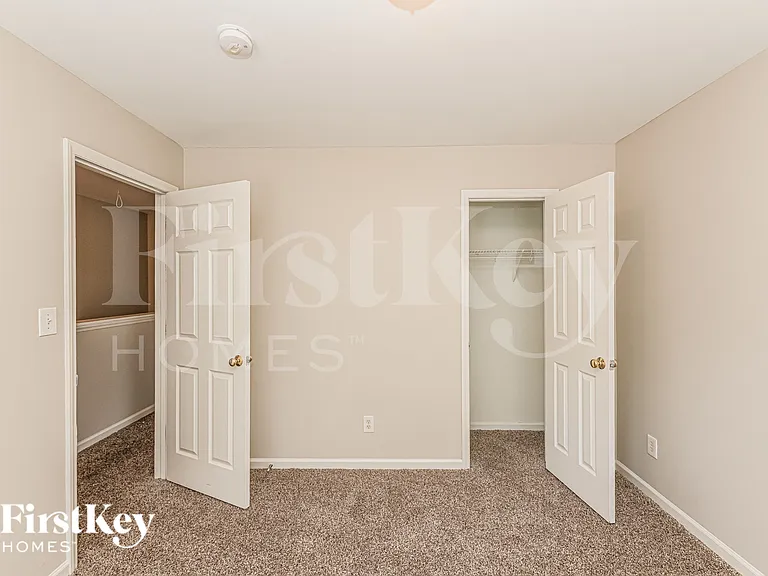809 Hounds Chase Dr — Photo 14