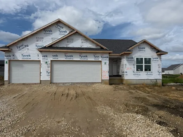 2813 Amber Valley Rd, Cedar Falls, IA 50613