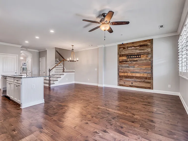 1477 Channing Dr — Photo 18