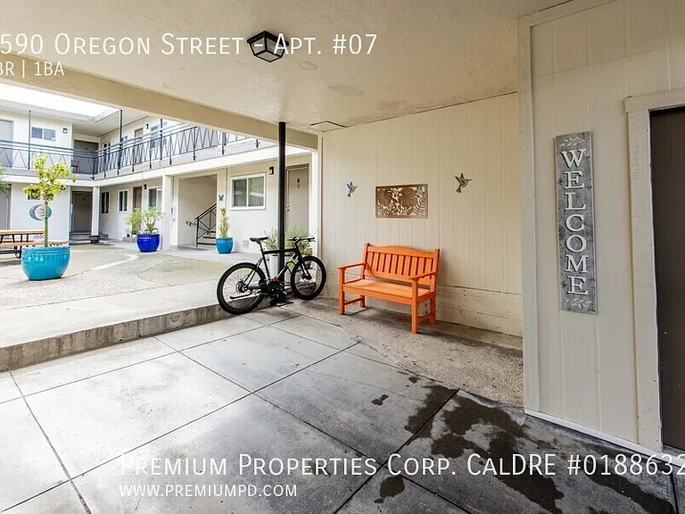 1590 Oregon St #7 — Photo 18