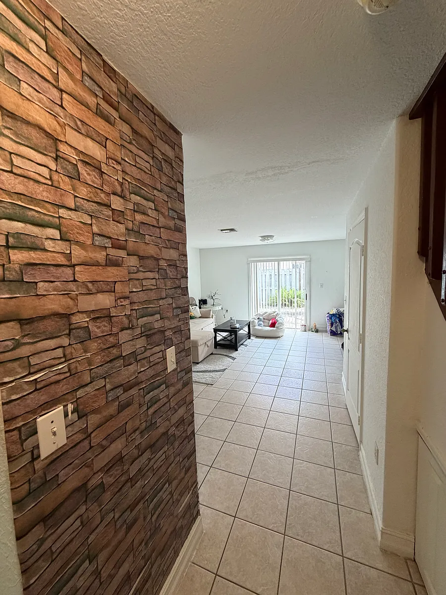 Building Photo - 7945 NW 8th St #1