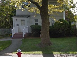19 Emmet St, New Hyde Park, NY 11040