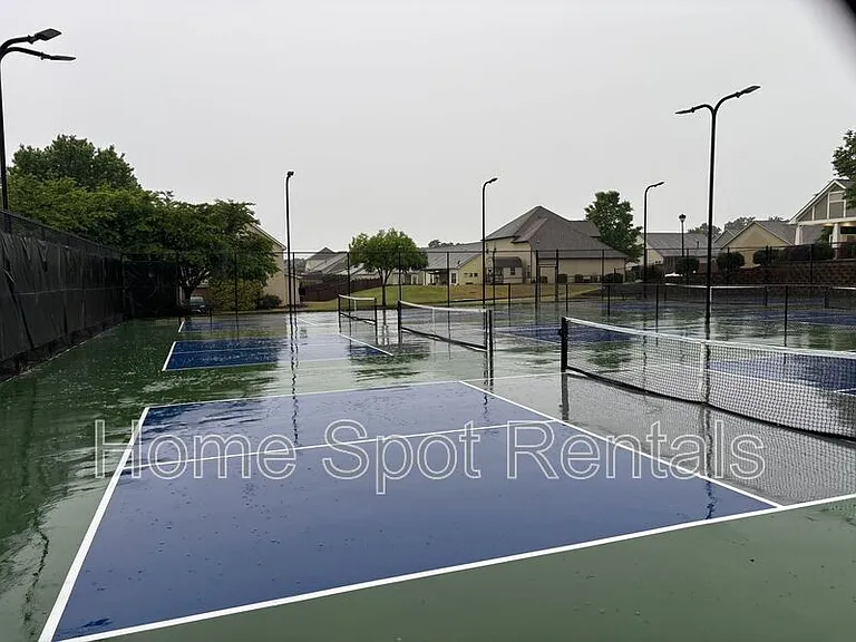 4811 Lost Creek Dr — Photo 31