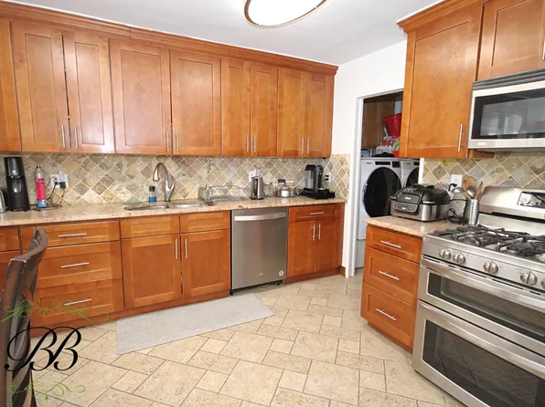 2070 Pearson Street image 16 of 36