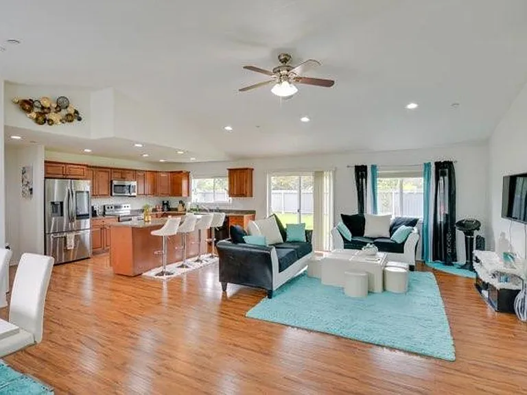 1680 Arlington Dr — Photo 14