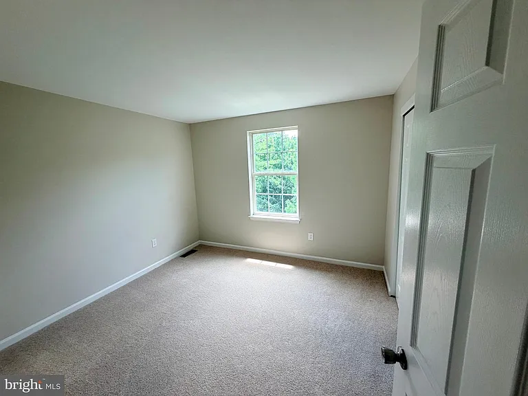 1422 Oxford Cir — Photo 13