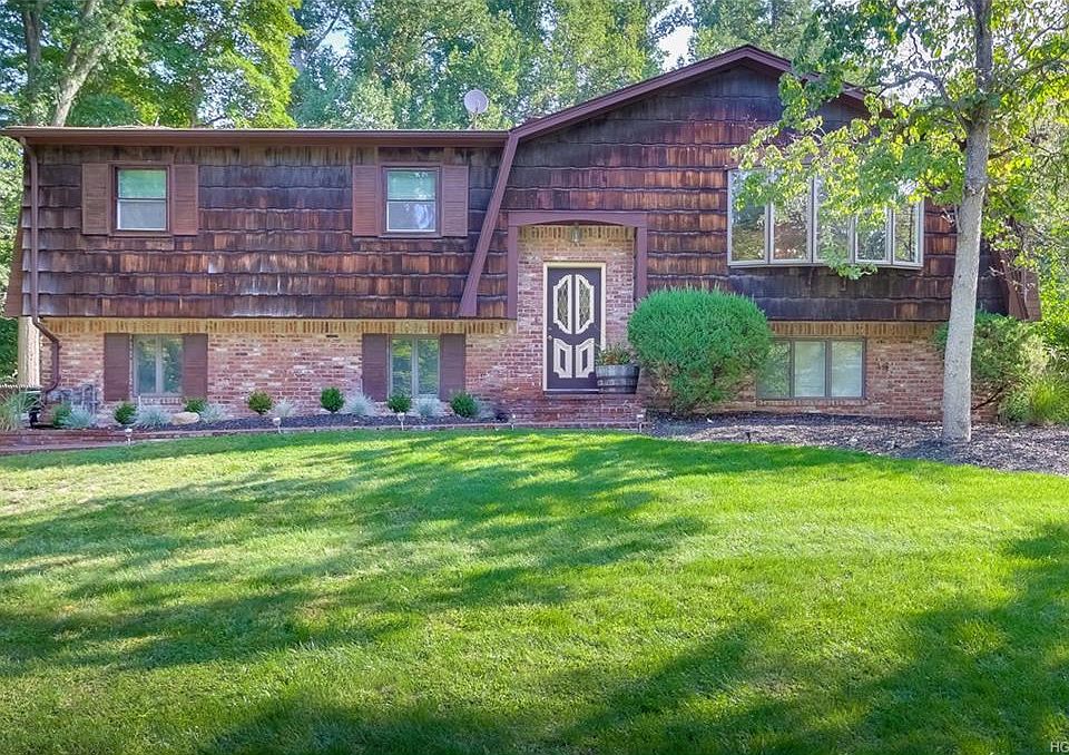 1st image of 2 Amundsen Ln