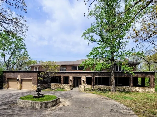 1701 NW Duncan Rd, Blue Springs, MO 64015