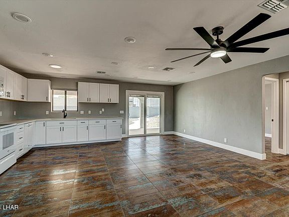 3rd image of 3680 Clearwater Dr