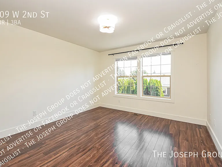 109 W 2nd St — Photo 22
