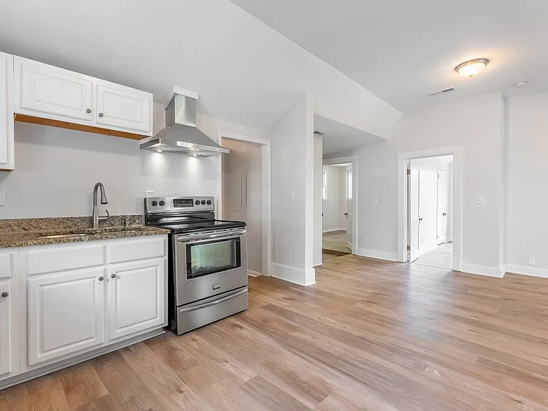 2526 Blair Blvd #B — Photo 3
