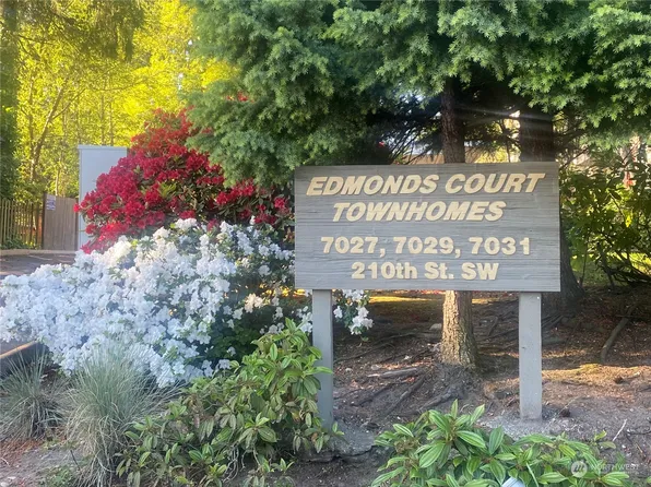 7027 210th Street SW #B, Lynnwood, WA 98036
