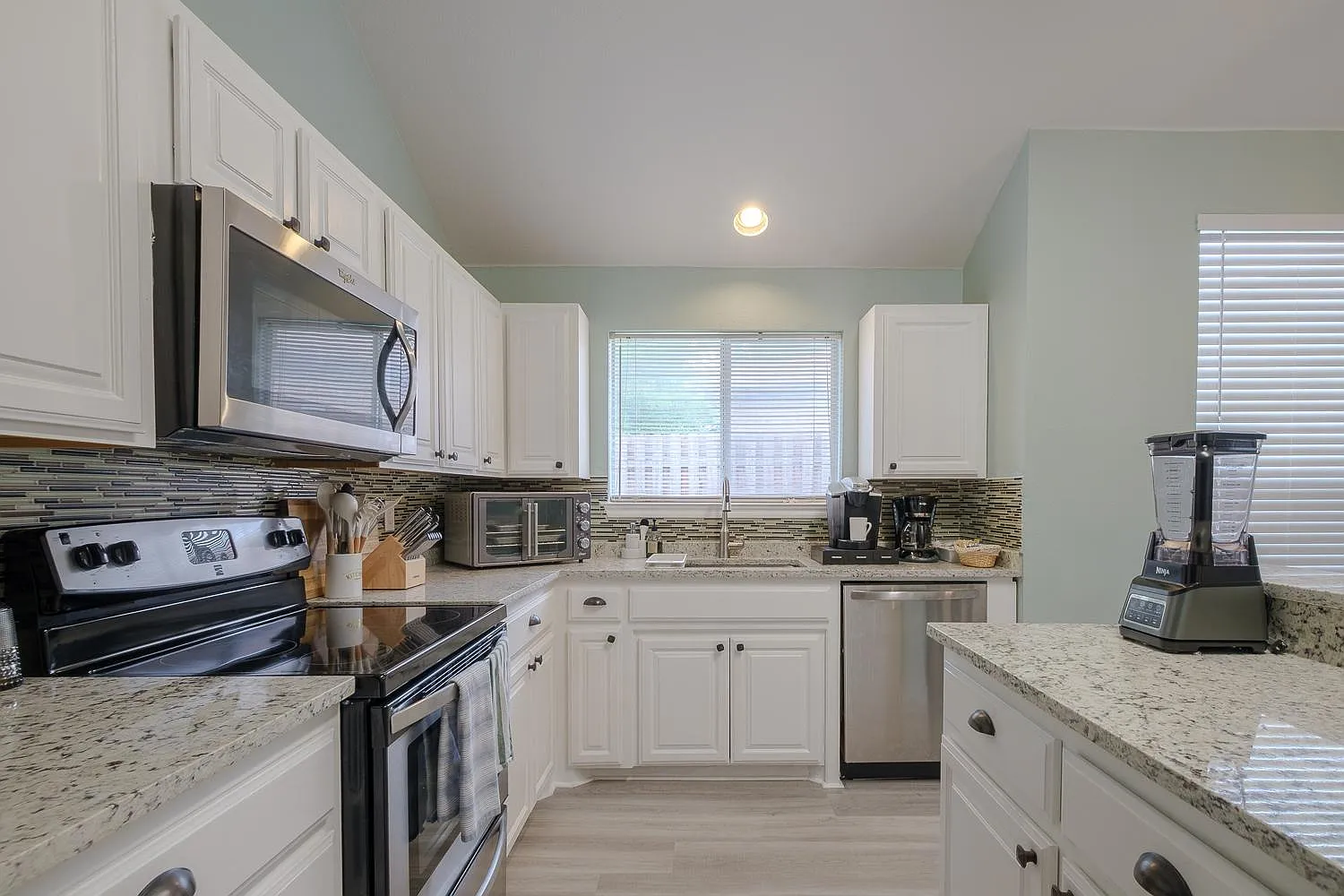 3 bed, 1680 sqft, $4,800 — Photo 3