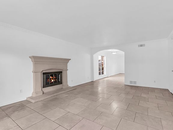 4th image of 3432 Normandy Ave