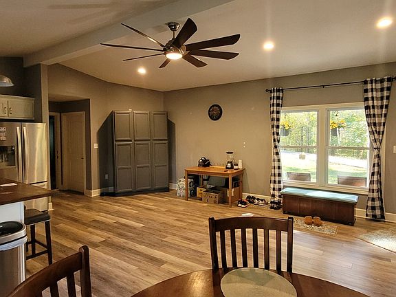 5th image of 408 Sandy Rd