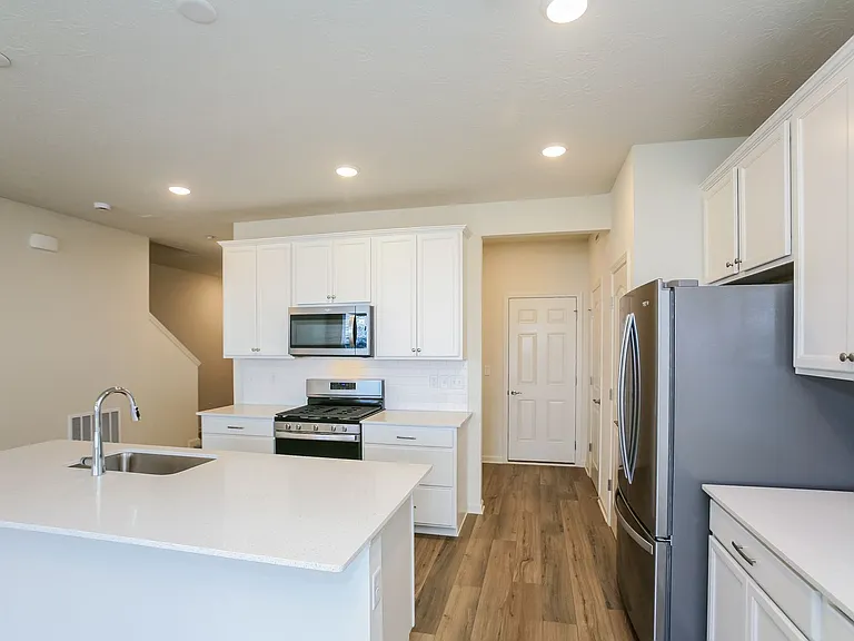 9738 Behner Dr — Photo 14