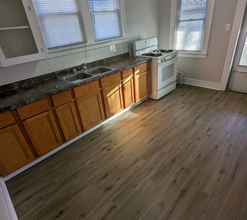 1st image of 4931 Cedar Ave Unit 2