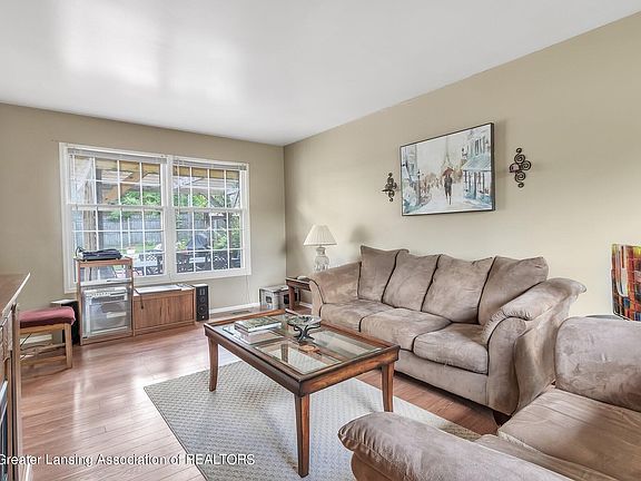 3rd image of 803 Blanchette Dr