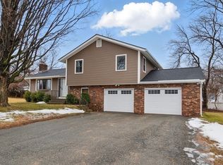 79 Wanda St, Chicopee, MA 01013