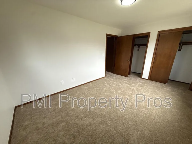 8148 S 88th St — Photo 4