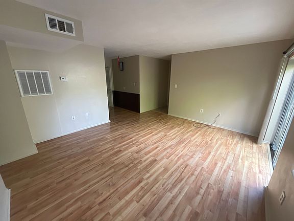5th image of 2628 Newton Ave APT 3