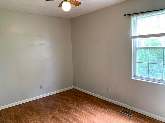 5th image of 1107 S Hinshaw Ave