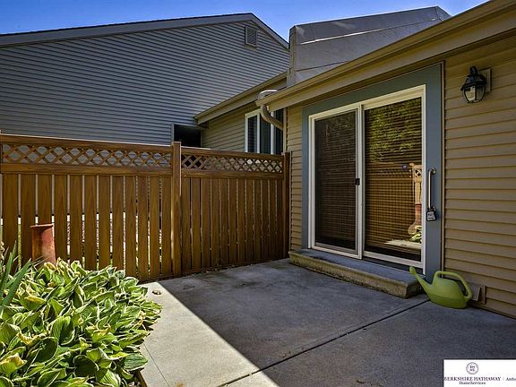 3rd image of 912 S 153rd Ct