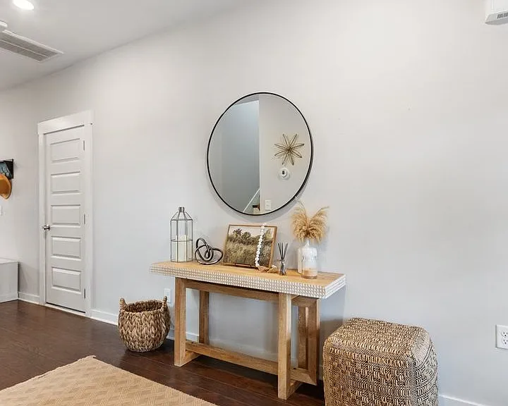 3334 Vinemont Dr — Photo 8