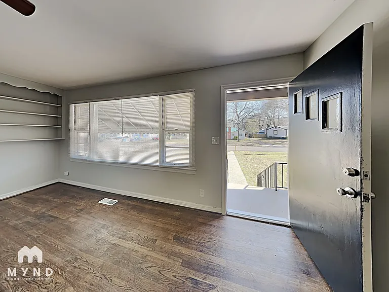 924 Parkway Dr — Photo 6