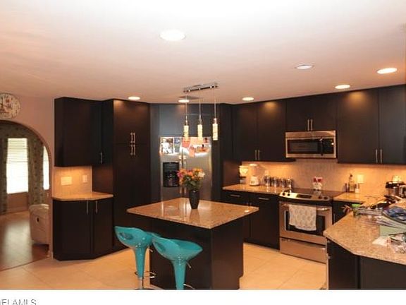 4th image of 114 SE 13th Pl
