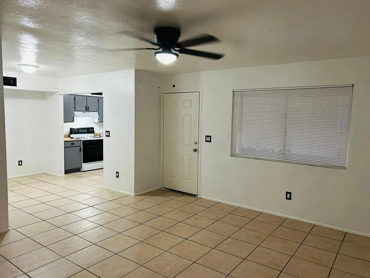 2 bed, 830 sqft, $1,195 — Photo 2