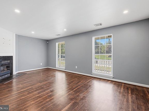 3rd image of 5100 Marlborough Pl