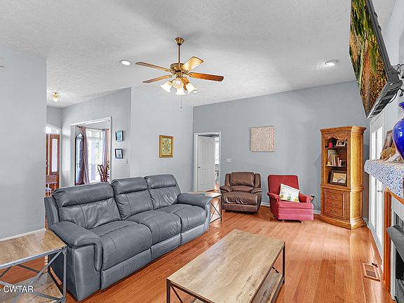 5th image of 315 Masters Dr