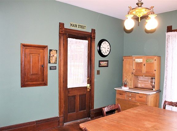 4th image of 301 W Main St